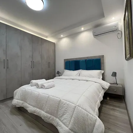 On Myslym Shyri Daire *