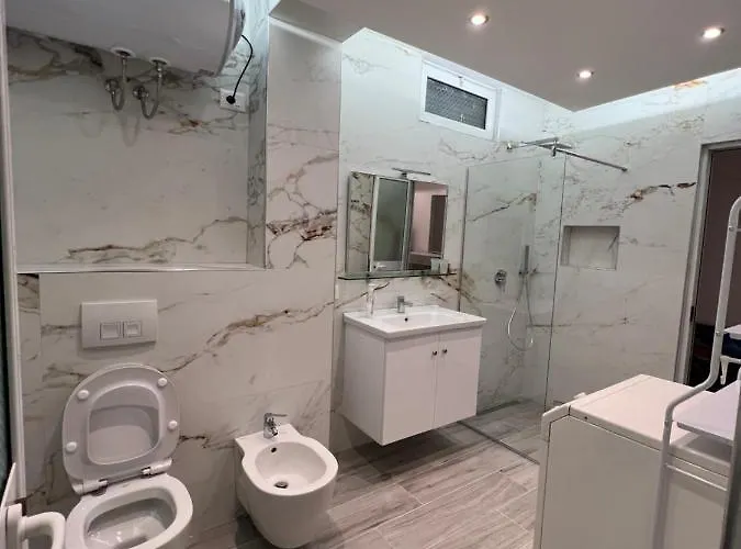 On Myslym Shyri Apartament